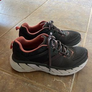 HOKA one one running shoes size 8 grey and pink